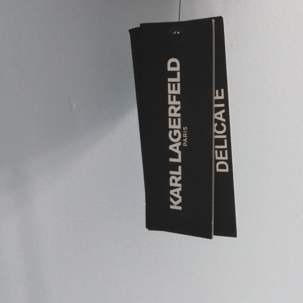 🔥 NWT Karl Lagerfeld Black Blazer with Fitted Silhouette Size 4 - Picture 3 of 6